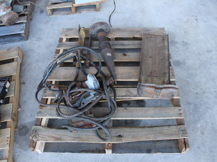 #1039-•-fenders,-vice,-and-porta-power-image-1