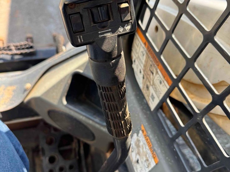 2020-bobcat-t595-image-21