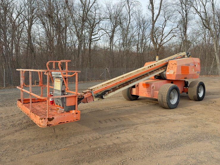 2015-jlg-600s-image-1