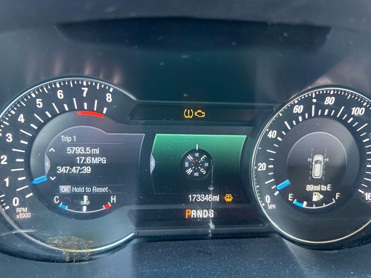 2016-ford-explorer-platinum-image-25