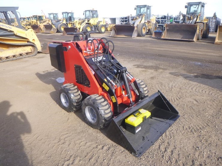 2026-sdlool-323w-skid-steer-loader-image-2