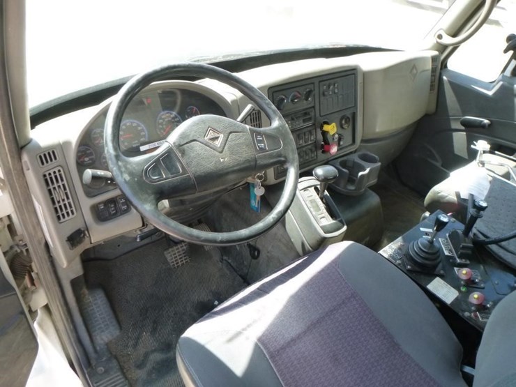 2009-international-7600-image-9