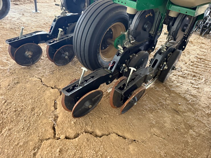 great-plains-yp825a-image-17