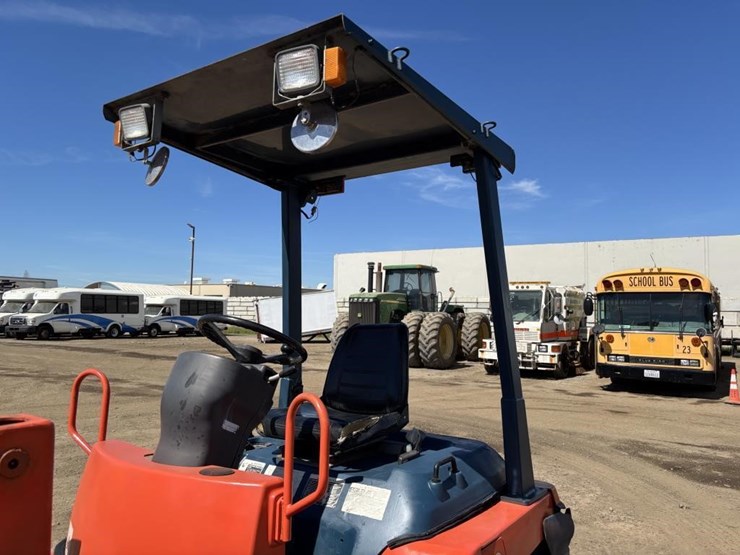 1999-kubota-r520-image-23