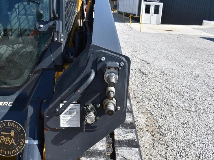 2023-deere-333g-image-31