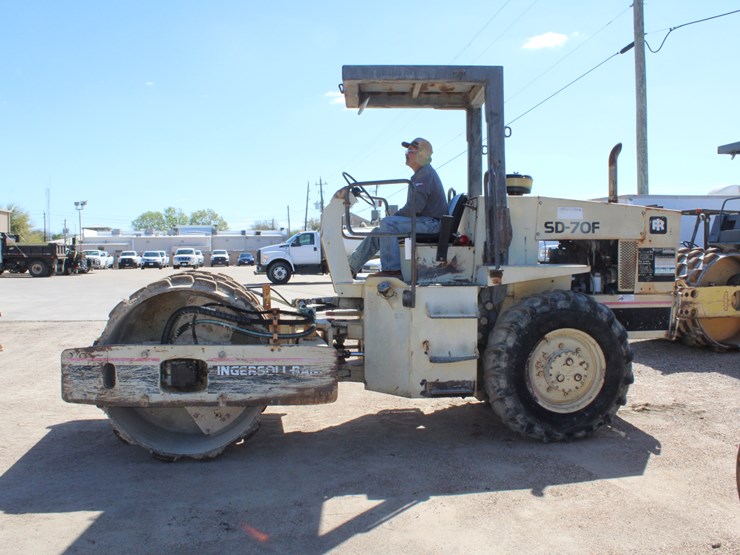 #2606-•-1995-ingersol-rand-sd70f-sheep-foot-vibrating-roller-image-1