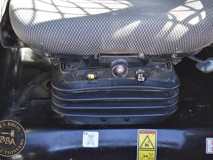 2023-caterpillar-259d3-image-53