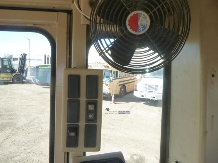 2005-caterpillar-143h-image-35