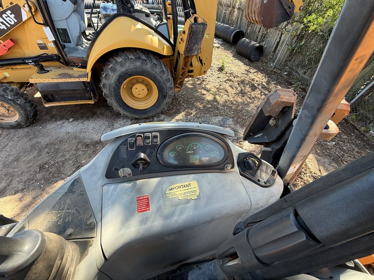 2017-case-580sn-image-17