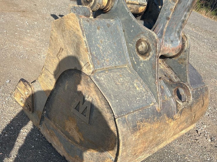 2015-deere-210g-lc-image-10