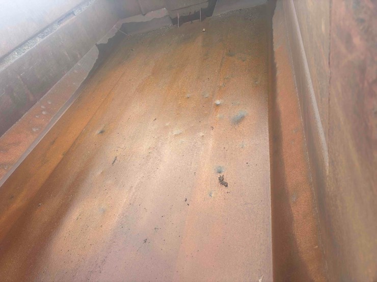 2004-peterbilt-385-image-7