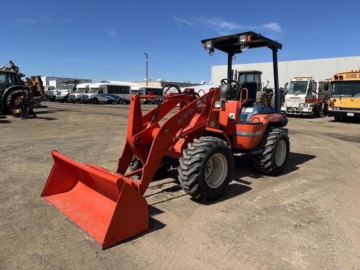 1999-kubota-r520-image-1