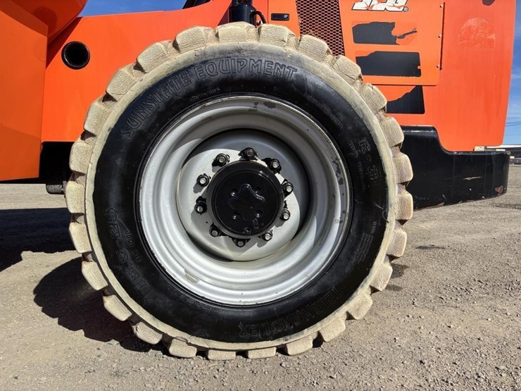 2016-jlg-8042-image-21