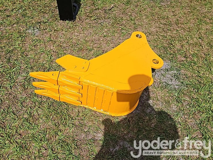 2026-caterpillar-305-image-2