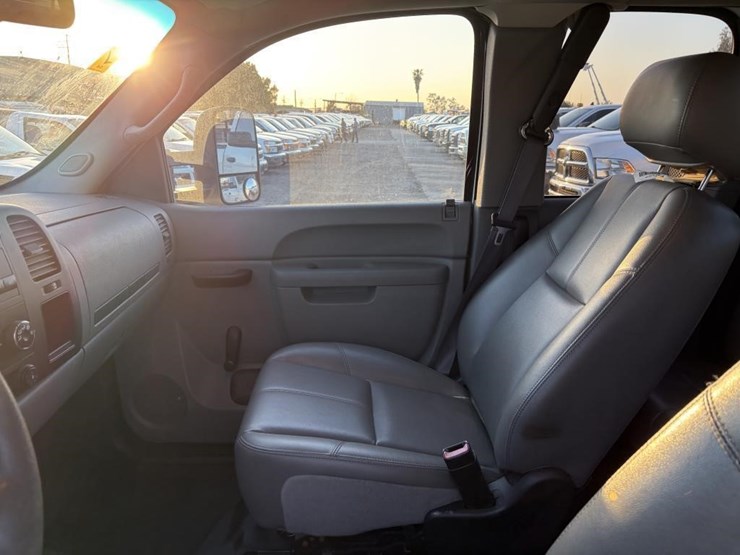 2013-chevrolet-2500-image-15