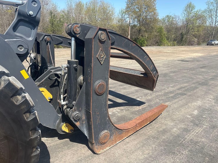 2022-john-deere-644-image-11