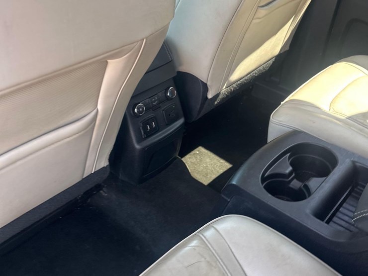 2016-ford-explorer-platinum-image-14