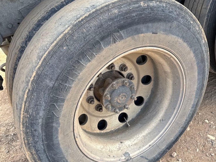 2015-caterpillar-ct660l-image-33