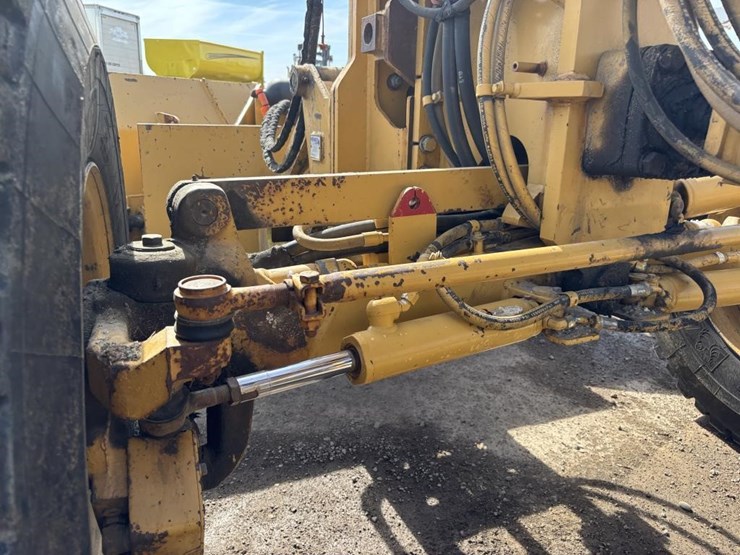 2006-caterpillar-143h-image-15