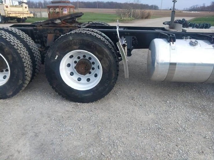 2012-peterbilt-386-image-7