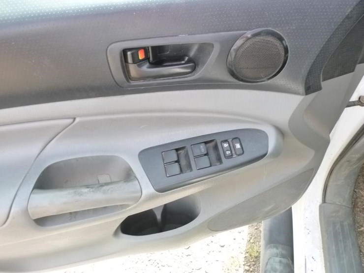 2013-toyota-tacoma-image-20