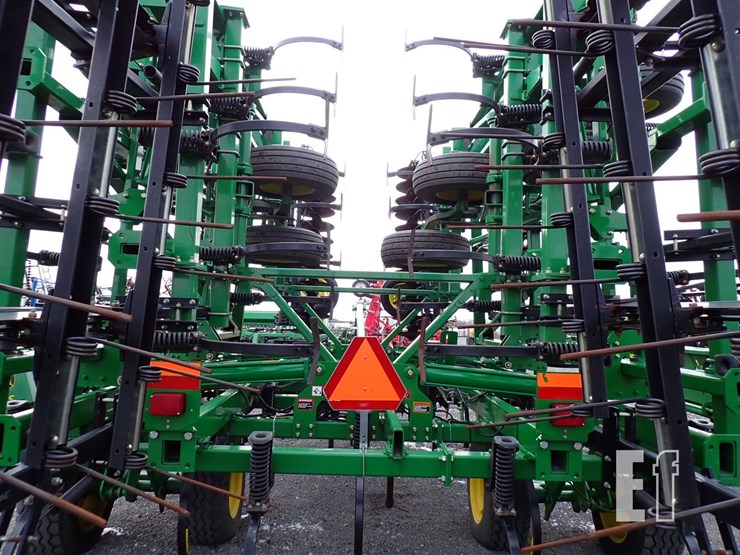 2013-john-deere-2310-image-10