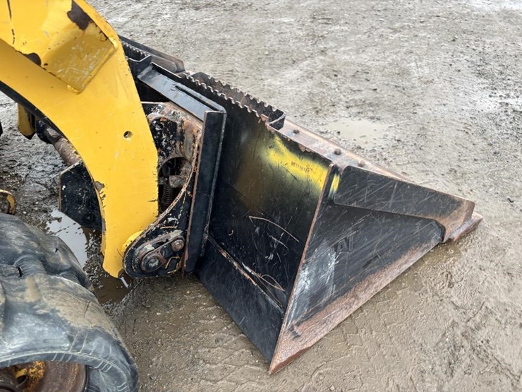 2021-caterpillar-259d3-image-11