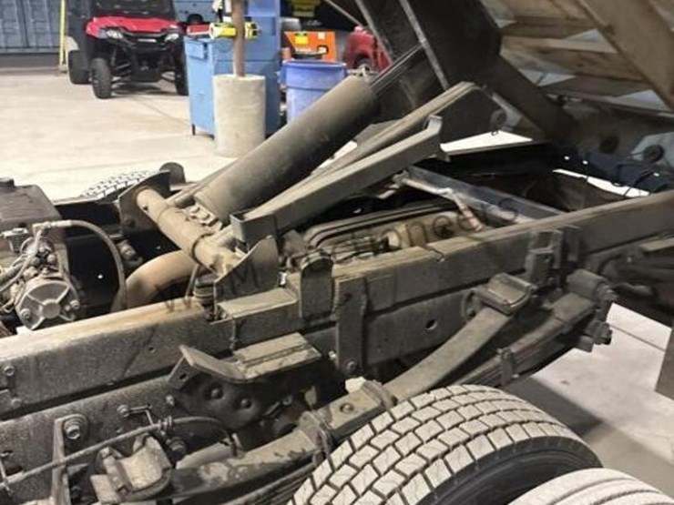 2014-ford-f550-image-36