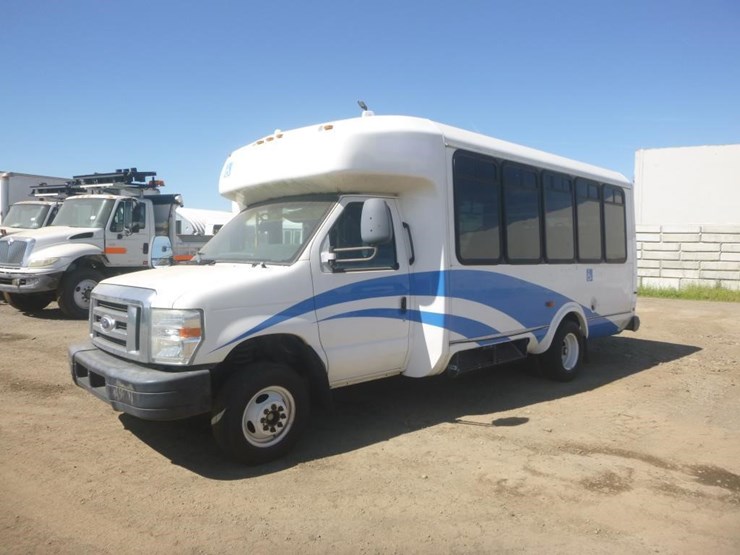 2014-ford-e450-image-1