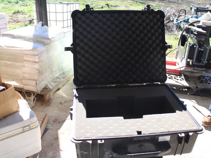 #1077-•-(3)-hard-plastic-cases-image-1