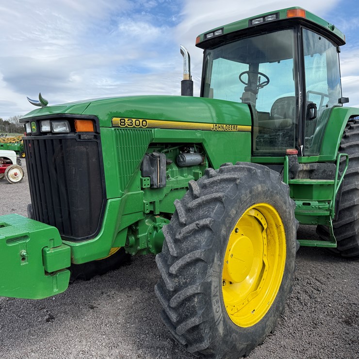 JOHN DEERE 8300