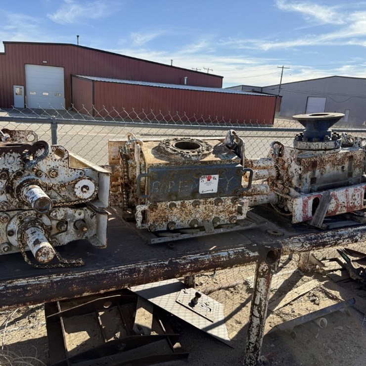 (3) 7-1/16 3K-5K WP DBL MANUAL BLOWOUT PREVENTERS F/ PARTS