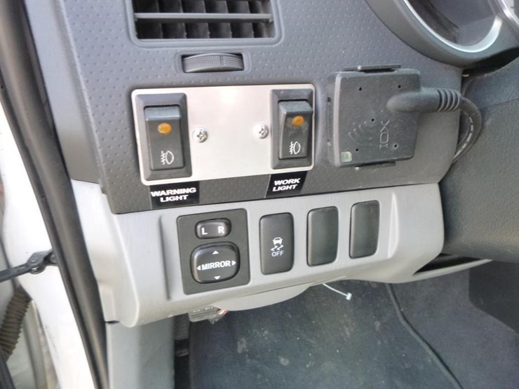 2013-toyota-tacoma-image-14