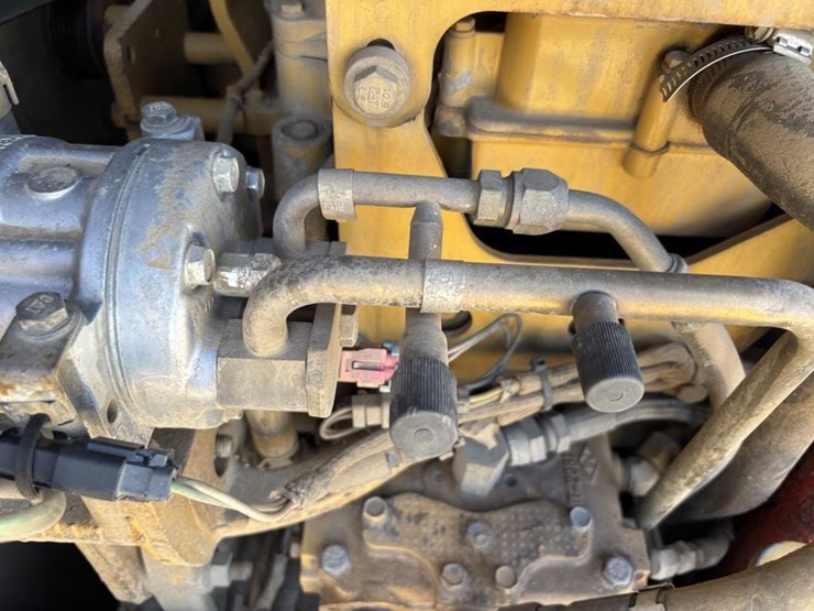 2006-caterpillar-143h-image-62