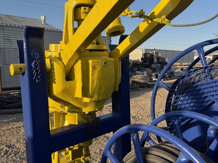 2004-evco-2.5-85-ton-power-swivel-mtd-on-2004-evco-15-t/a-gooseneck-trailer-image-4