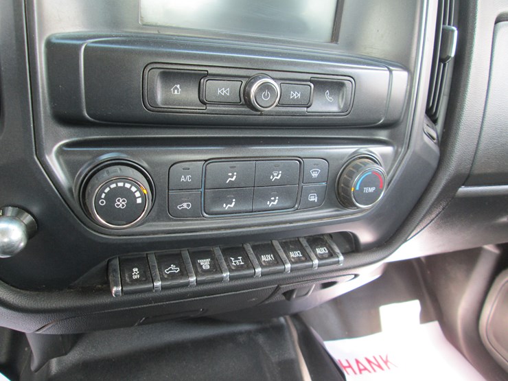 2017-chevrolet-3500hd-image-40