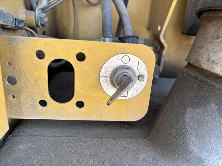 2006-caterpillar-143h-image-68