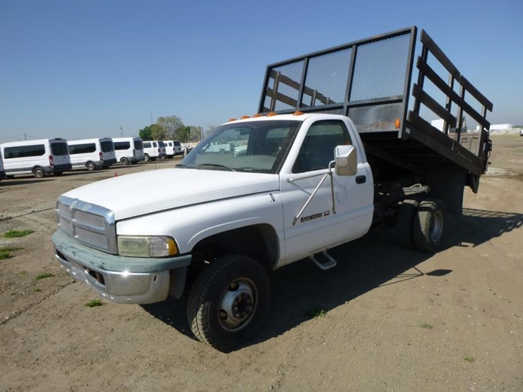 1999-dodge-ram-3500-image-2