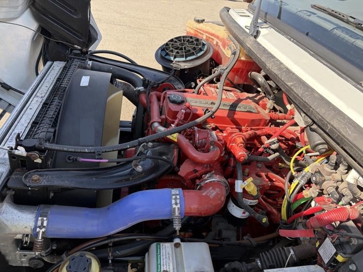 2018-freightliner-m2-106-image-7