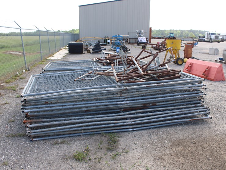 #1092-•-temporary-chain-link-fence-approximately-300'-image-3