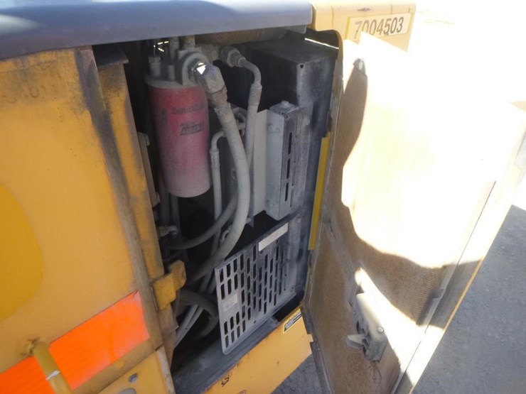 2008-deere-772d-image-45