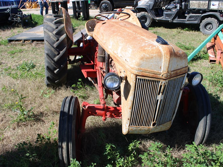 ford-tractor-image-3
