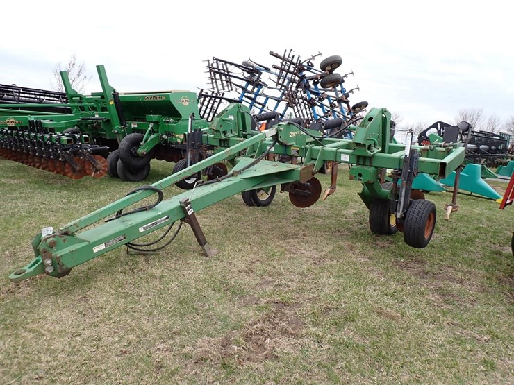 john-deere-2100-image-1