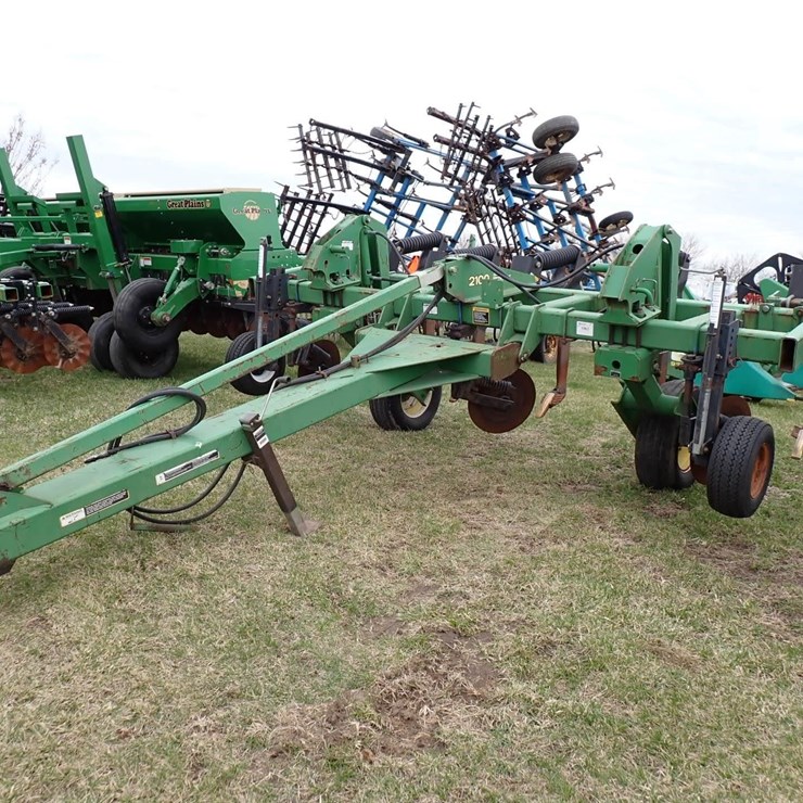 JOHN DEERE 2100