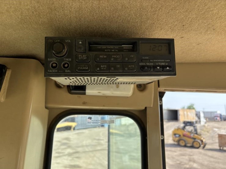 2006-caterpillar-143h-image-58