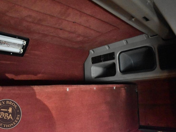 2004-peterbilt-379-image-47