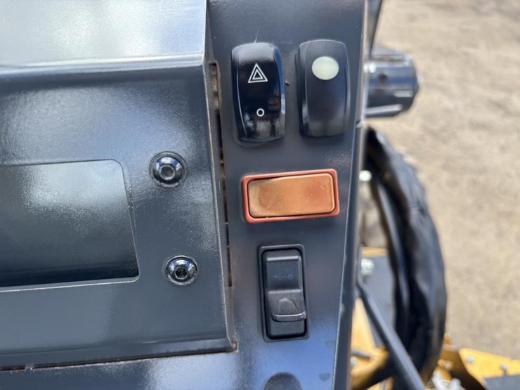 2018-deere-210lep-image-33