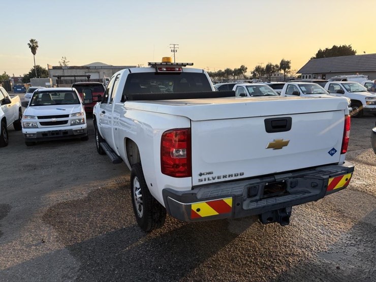 2013-chevrolet-2500-image-2