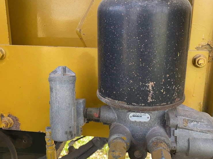 2006-terra-gator-6103-showing-7352-hrs-image-15