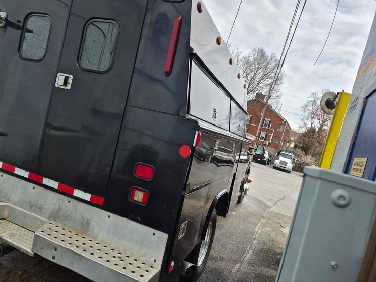 2007-ford-f550-image-7